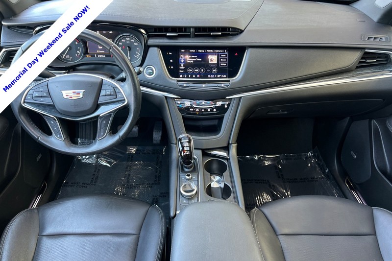 Cadillac XT5 Vehicle Full-screen Gallery Image 13