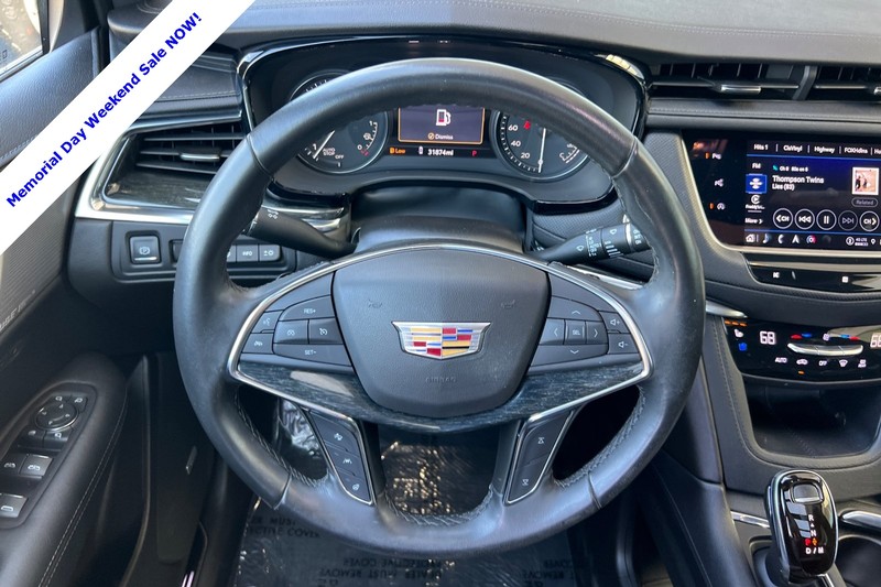 Cadillac XT5 Vehicle Full-screen Gallery Image 14