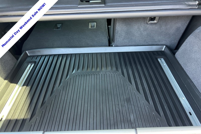 Cadillac XT5 Vehicle Full-screen Gallery Image 15