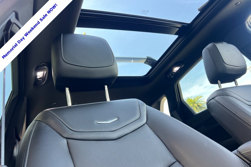 Cadillac XT5 Vehicle Full-screen Gallery Image 17