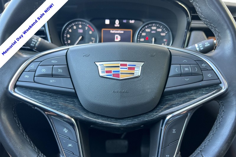 Cadillac XT5 Vehicle Full-screen Gallery Image 24