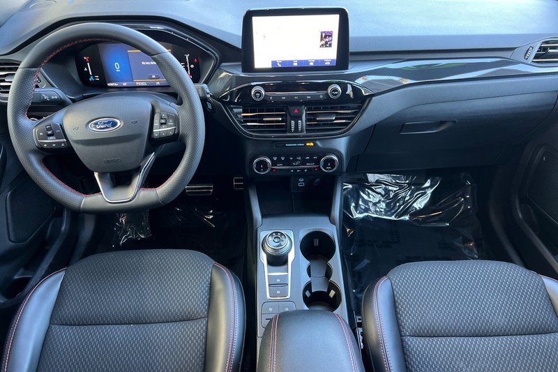 Ford Escape Vehicle Full-screen Gallery Image 13