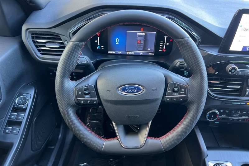 Ford Escape Vehicle Full-screen Gallery Image 14