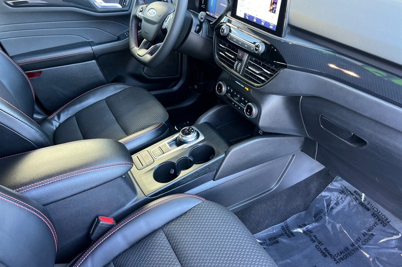 Ford Escape Vehicle Full-screen Gallery Image 16