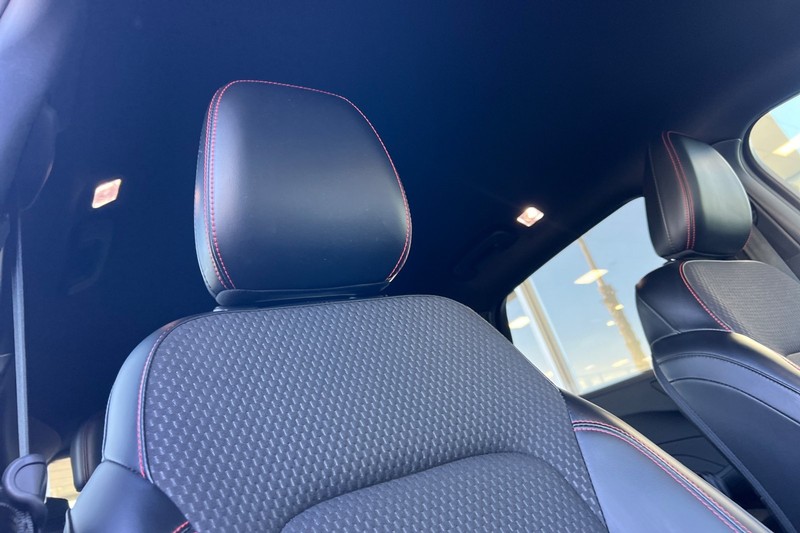 Ford Escape Vehicle Full-screen Gallery Image 17