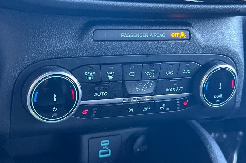 Ford Escape Vehicle Full-screen Gallery Image 20