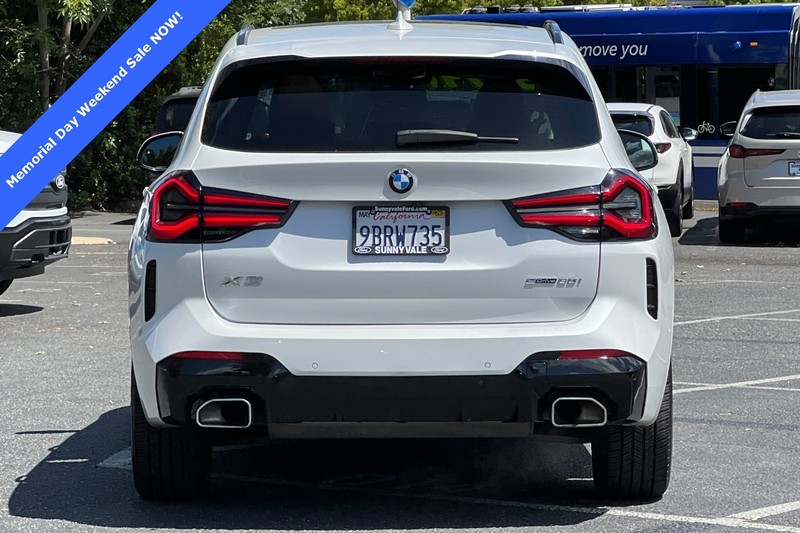 BMW X3 Vehicle Full-screen Gallery Image 05