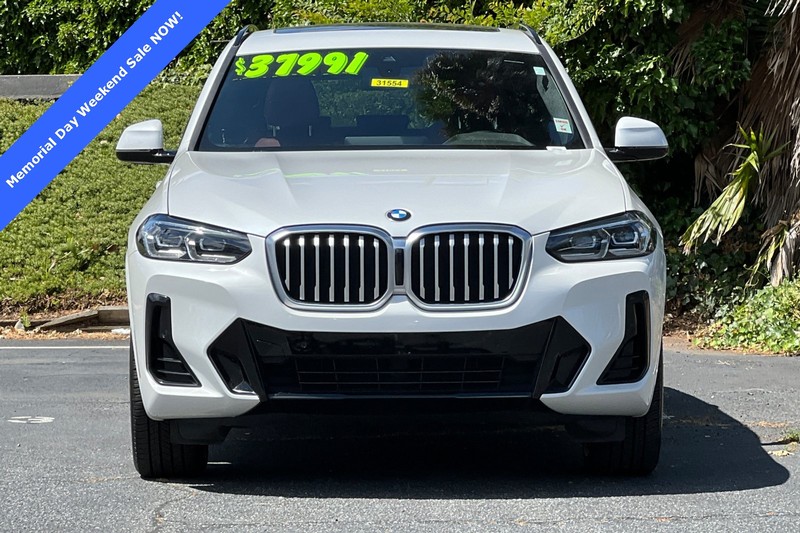 BMW X3 Vehicle Full-screen Gallery Image 09