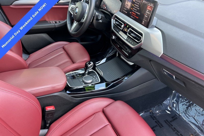 BMW X3 Vehicle Full-screen Gallery Image 16