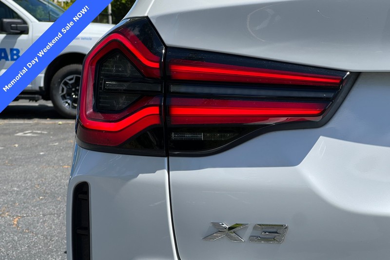 BMW X3 Vehicle Full-screen Gallery Image 28