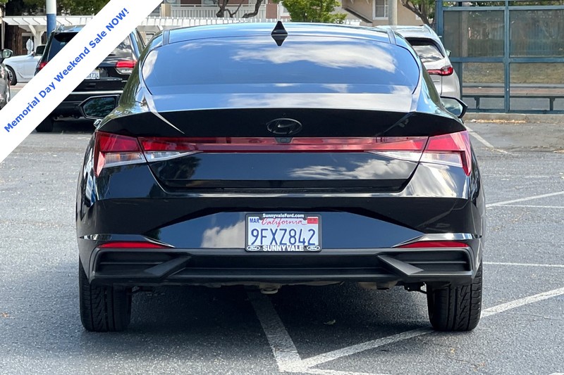 Hyundai Elantra Vehicle Full-screen Gallery Image 05