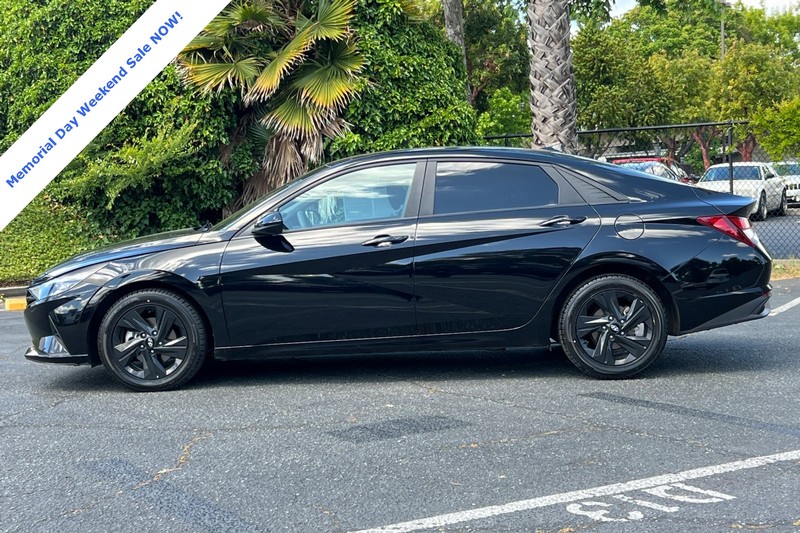 Hyundai Elantra Vehicle Full-screen Gallery Image 07