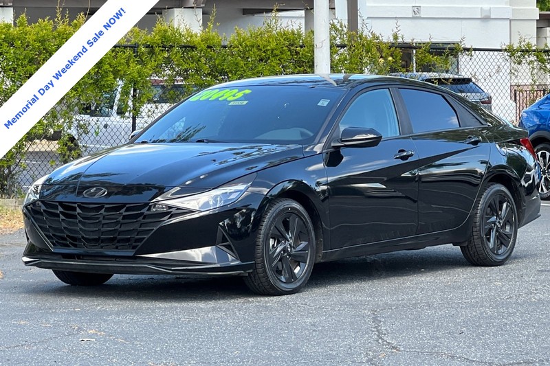 Hyundai Elantra Vehicle Full-screen Gallery Image 08