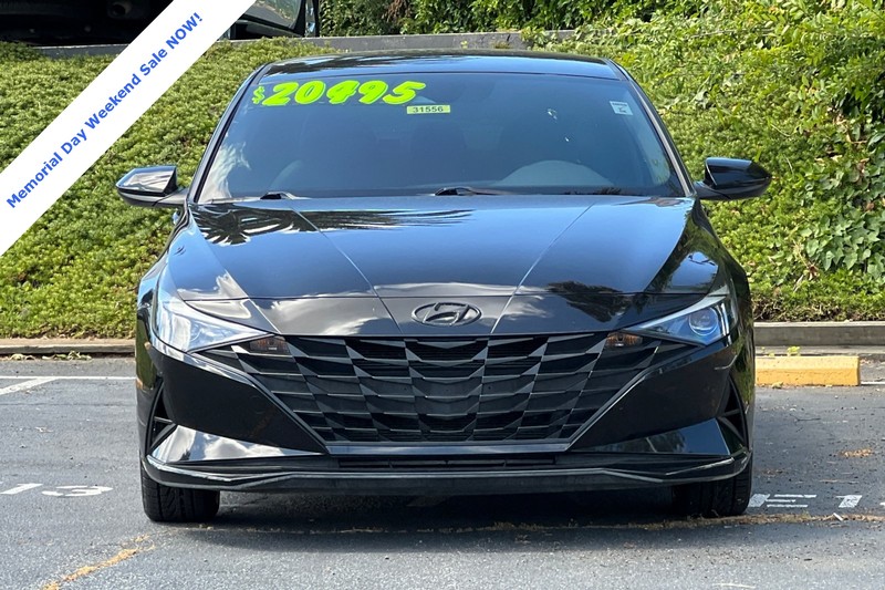 Hyundai Elantra Vehicle Full-screen Gallery Image 09