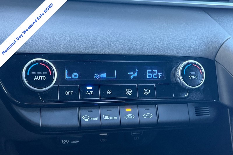 Hyundai Elantra Vehicle Full-screen Gallery Image 19