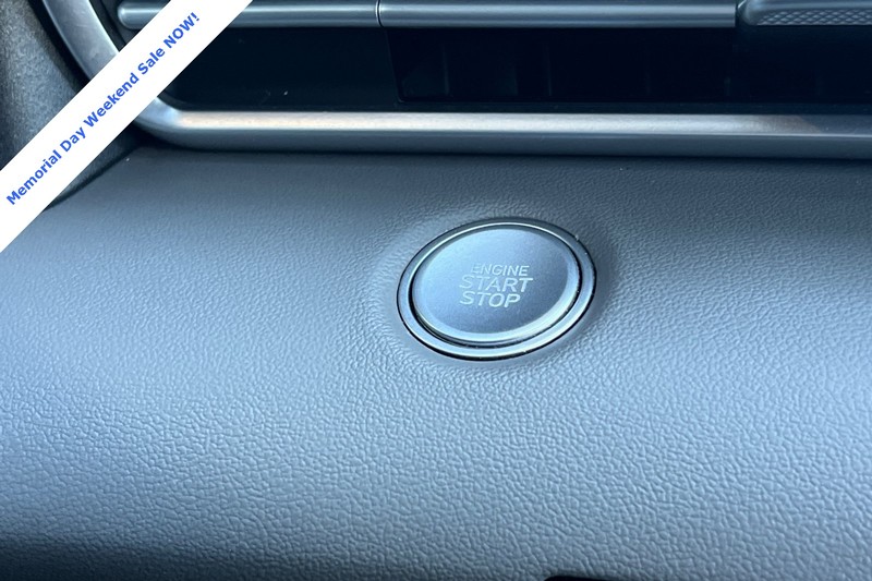 Hyundai Elantra Vehicle Full-screen Gallery Image 21