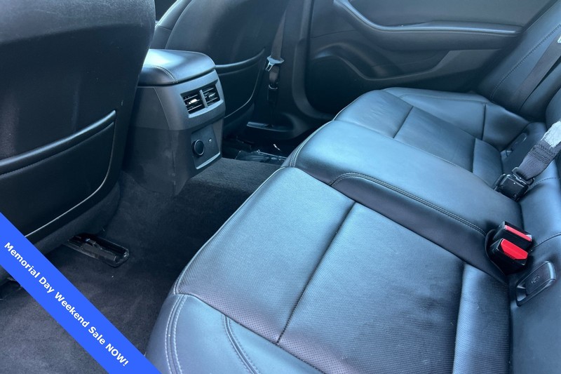 Cadillac CT5 Vehicle Full-screen Gallery Image 13