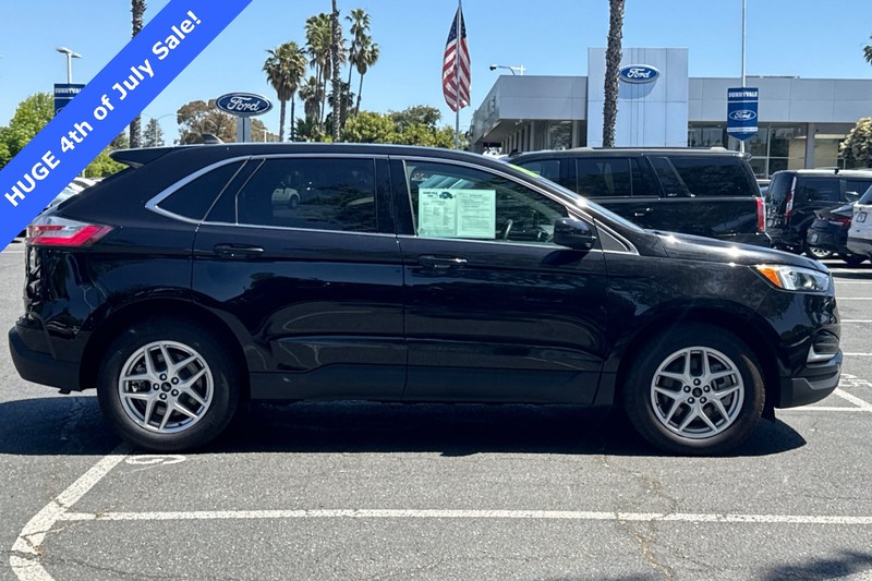 Ford Edge Vehicle Full-screen Gallery Image 03