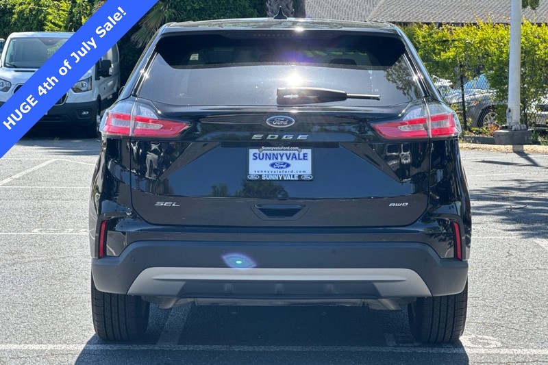 Ford Edge Vehicle Full-screen Gallery Image 05