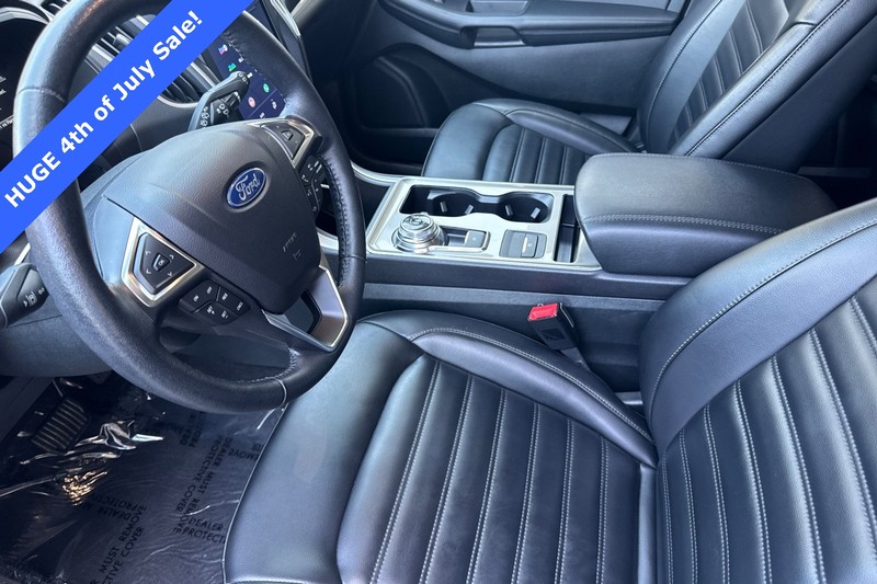 Ford Edge Vehicle Full-screen Gallery Image 10