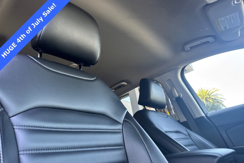 Ford Edge Vehicle Full-screen Gallery Image 16
