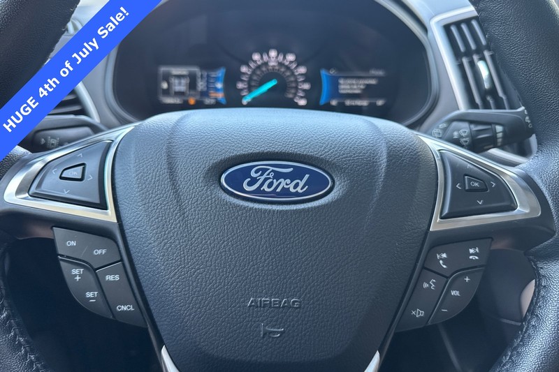 Ford Edge Vehicle Full-screen Gallery Image 22