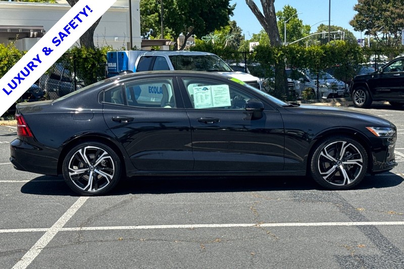 Volvo S60 Vehicle Full-screen Gallery Image 03