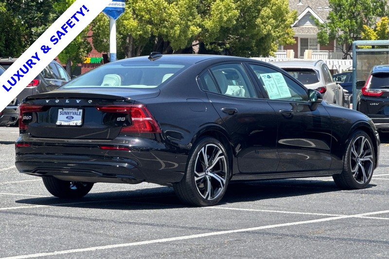 Volvo S60 Vehicle Full-screen Gallery Image 04