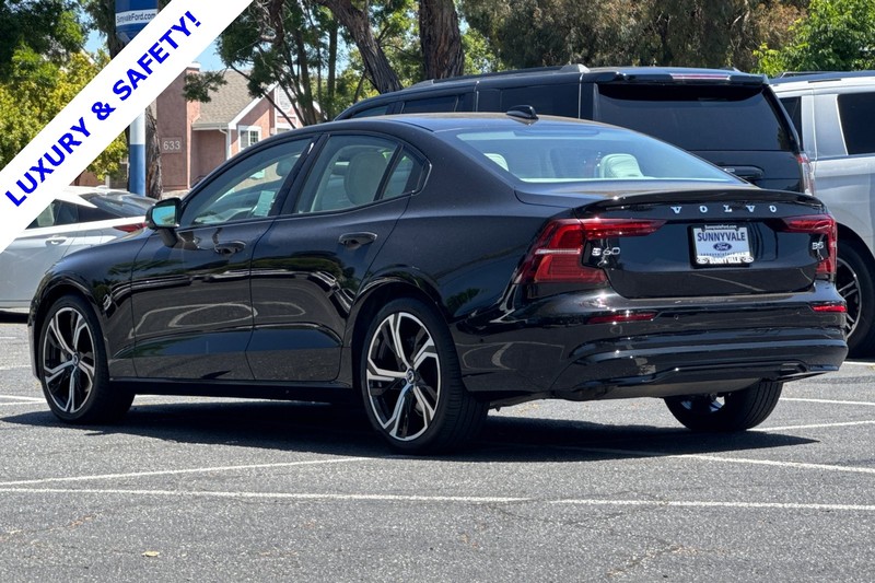 Volvo S60 Vehicle Full-screen Gallery Image 06