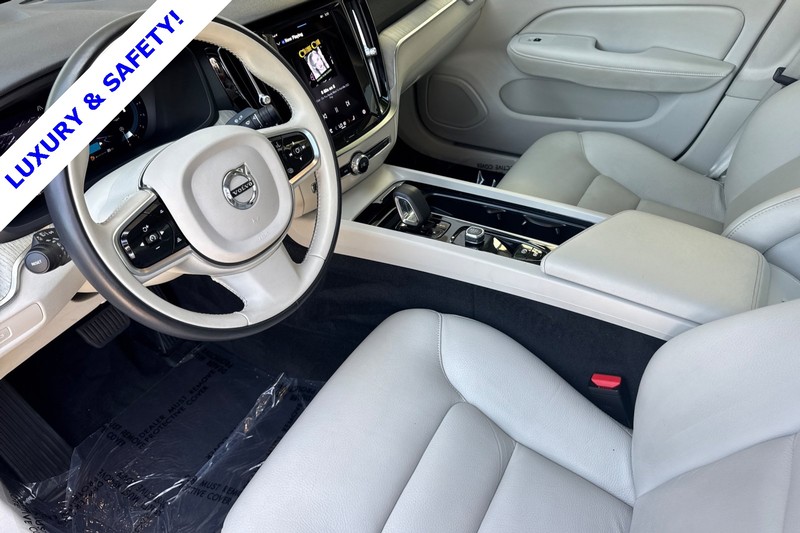 Volvo S60 Vehicle Full-screen Gallery Image 10