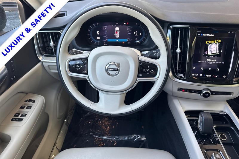 Volvo S60 Vehicle Full-screen Gallery Image 14