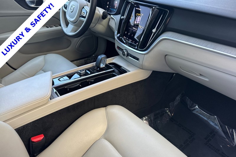 Volvo S60 Vehicle Full-screen Gallery Image 15