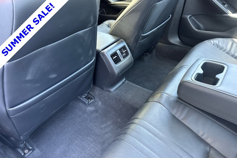 Honda Accord Hybrid Vehicle Full-screen Gallery Image 12