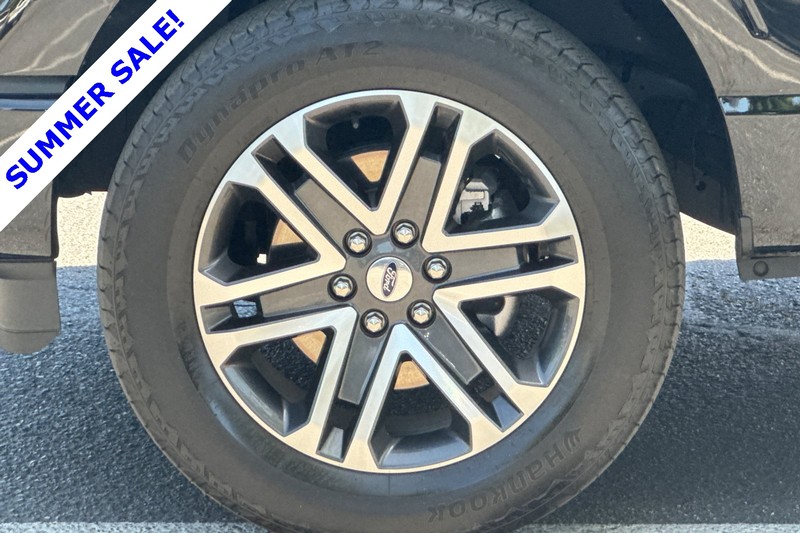 Ford F-150 Vehicle Full-screen Gallery Image 25