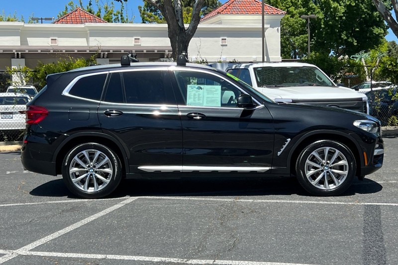 BMW X3 Vehicle Full-screen Gallery Image 03