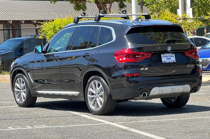 BMW X3 Vehicle Full-screen Gallery Image 06