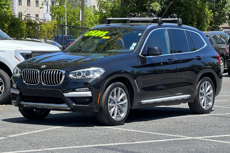 BMW X3 Vehicle Full-screen Gallery Image 08
