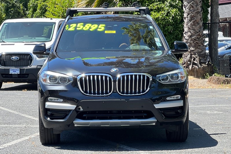 BMW X3 Vehicle Full-screen Gallery Image 09