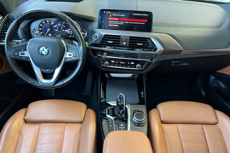 BMW X3 Vehicle Full-screen Gallery Image 13
