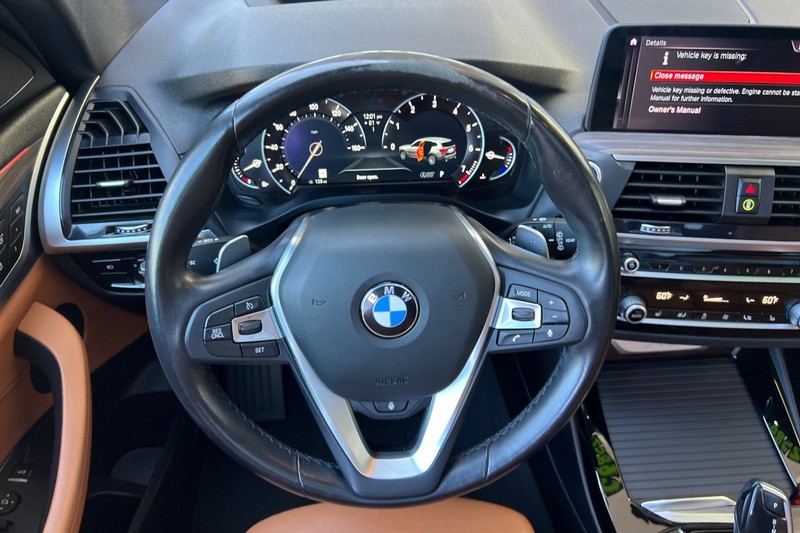 BMW X3 Vehicle Full-screen Gallery Image 14