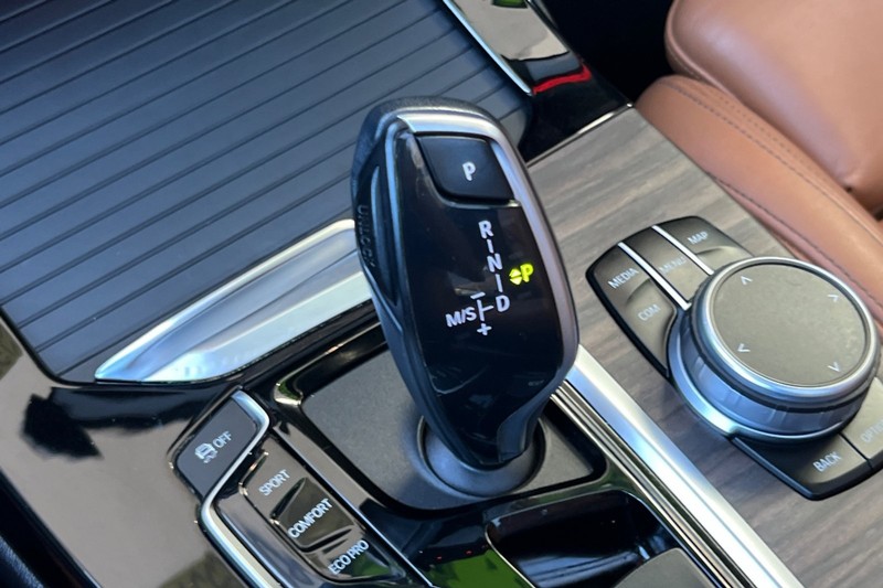 BMW X3 Vehicle Full-screen Gallery Image 22