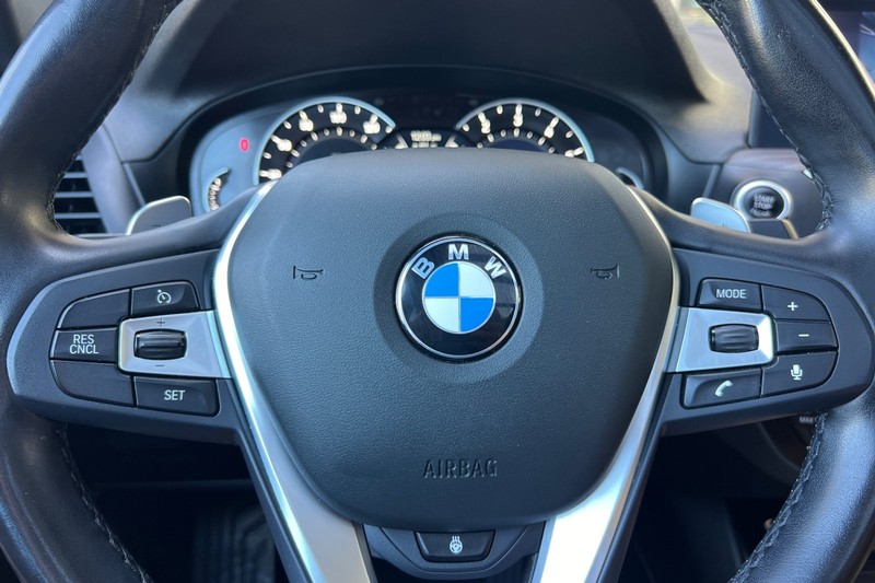 BMW X3 Vehicle Full-screen Gallery Image 24