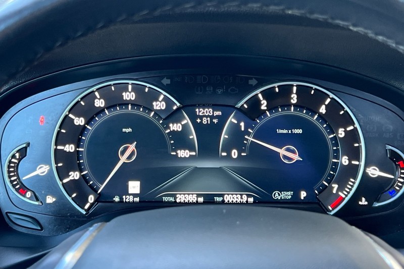 BMW X3 Vehicle Full-screen Gallery Image 25