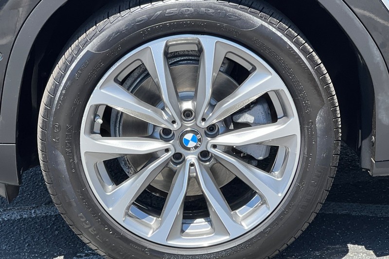 BMW X3 Vehicle Full-screen Gallery Image 27
