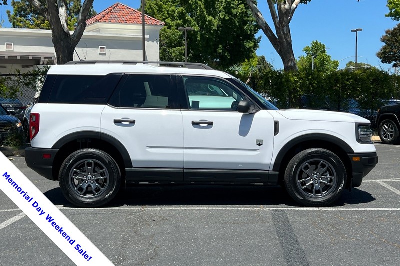 Ford Bronco Sport Vehicle Full-screen Gallery Image 03