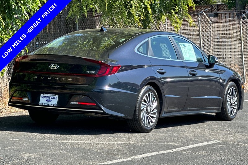 Hyundai Sonata Hybrid Vehicle Full-screen Gallery Image 04