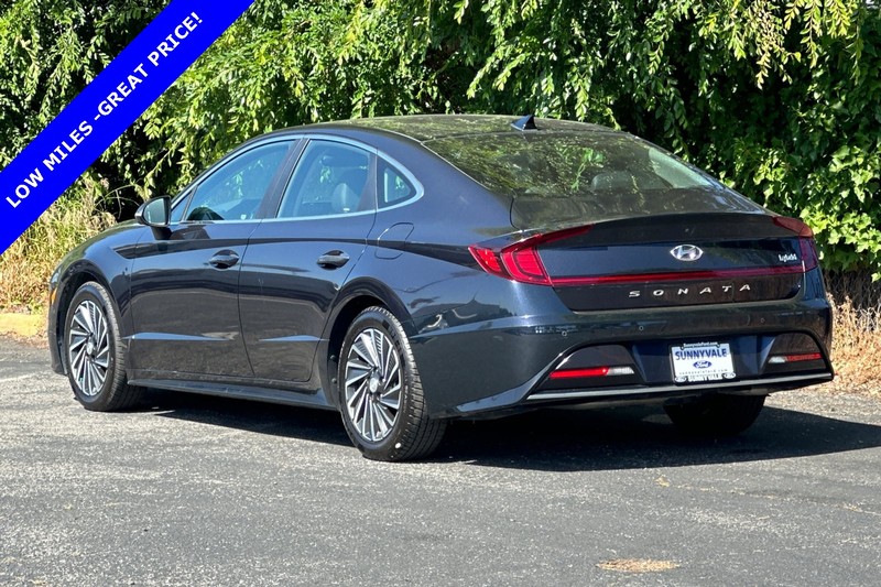Hyundai Sonata Hybrid Vehicle Full-screen Gallery Image 06
