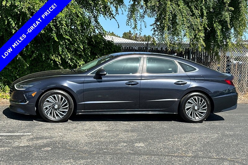 Hyundai Sonata Hybrid Vehicle Full-screen Gallery Image 07