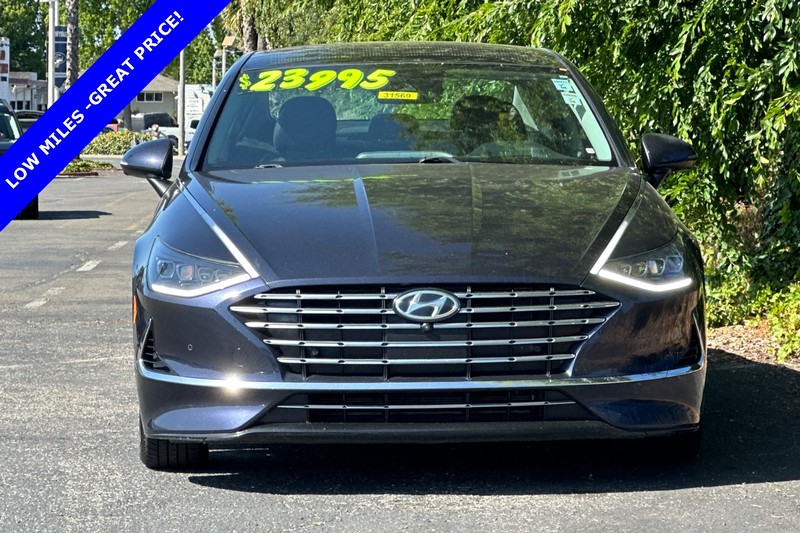 Hyundai Sonata Hybrid Vehicle Full-screen Gallery Image 09