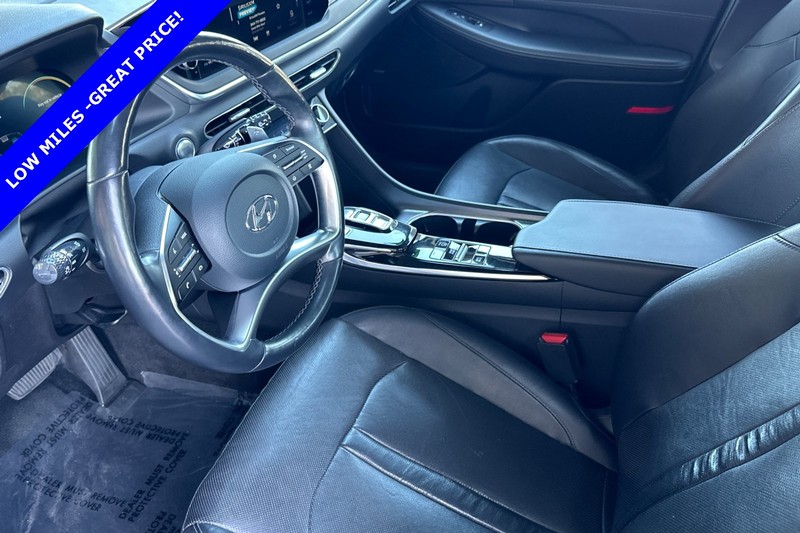 Hyundai Sonata Hybrid Vehicle Full-screen Gallery Image 10